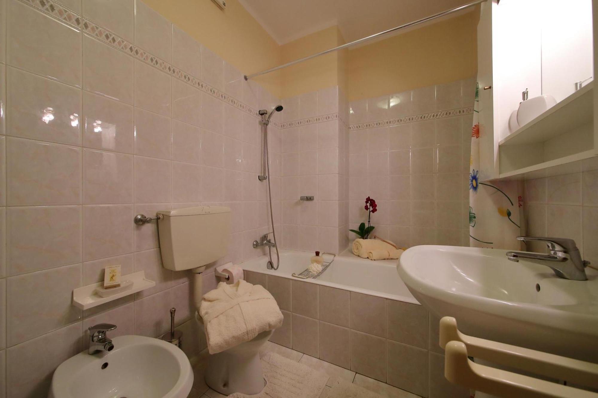 Petalo Bianco 100M From Lake - Happy Rentals Baveno Exterior photo